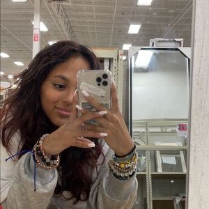 Meet your Posher, Naisha